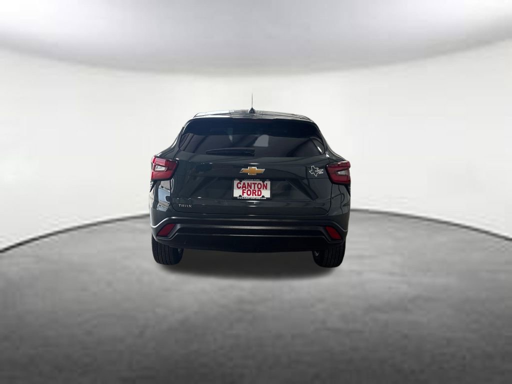 Used 2025 Chevrolet Trax LS w/ LS Convenience Package image 4