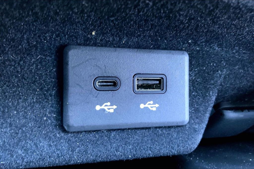 Certified 2025 Cadillac Escalade ESV Sport w/ Touring Package image 37