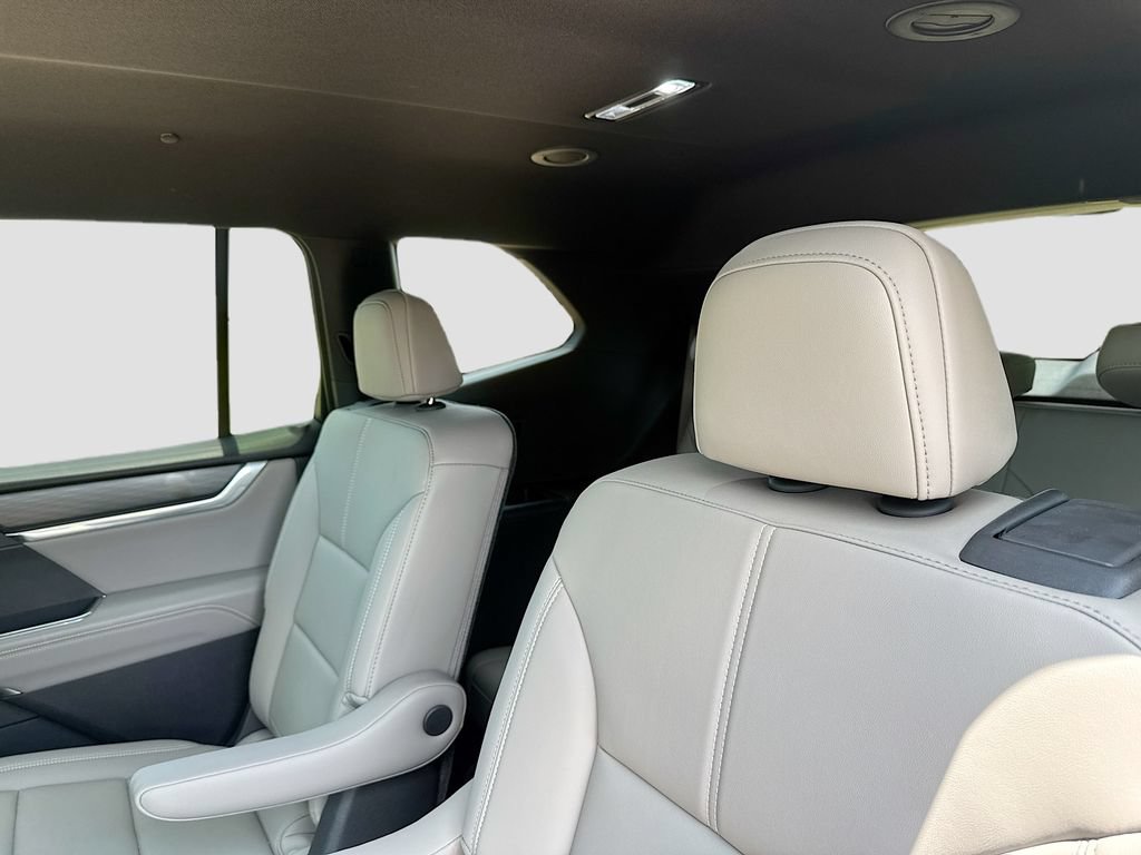 Used 2026 GMC Acadia Elevation w/ Elevation Premium Package FWD image 23