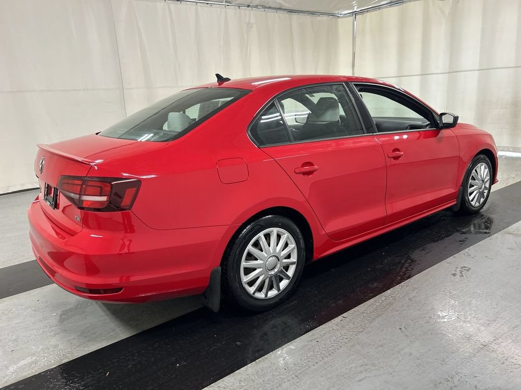 Used 2016 Volkswagen Jetta Sport FWD image 2