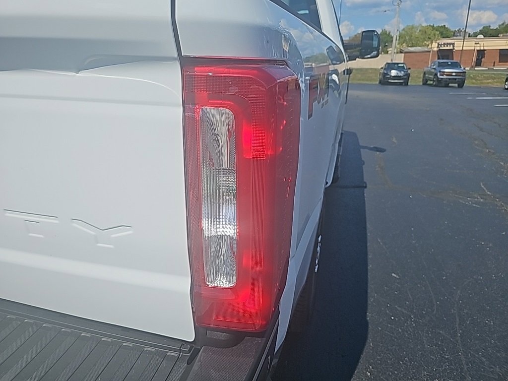 New 2026 Ford F250 4x4 Crew Cab Super Duty image 6