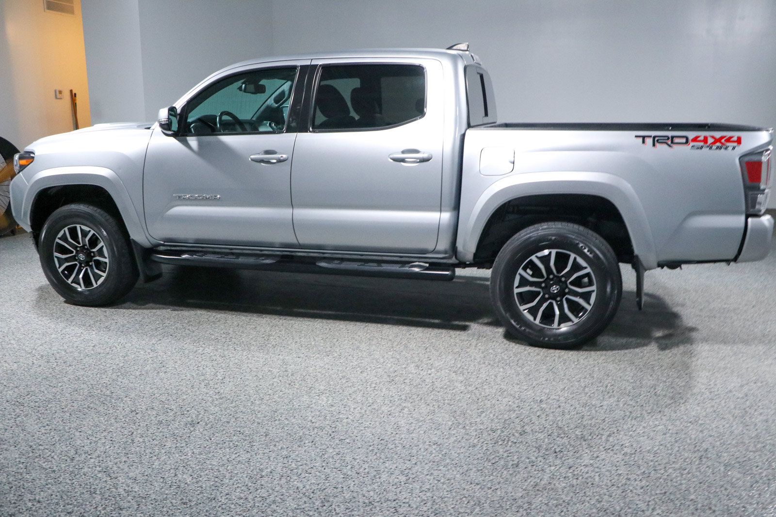 Used 2022 Toyota Tacoma TRD Sport w/ Technology Package AWD/4WD image 10
