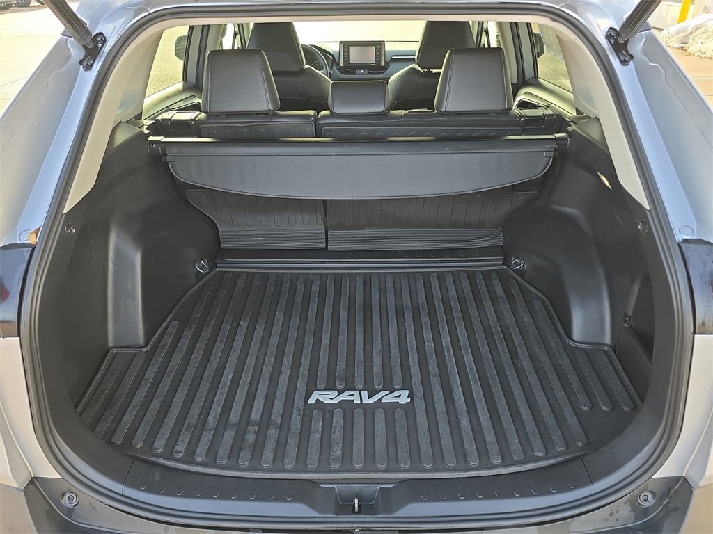 Used 2022 Toyota RAV4 XLE Premium image 27