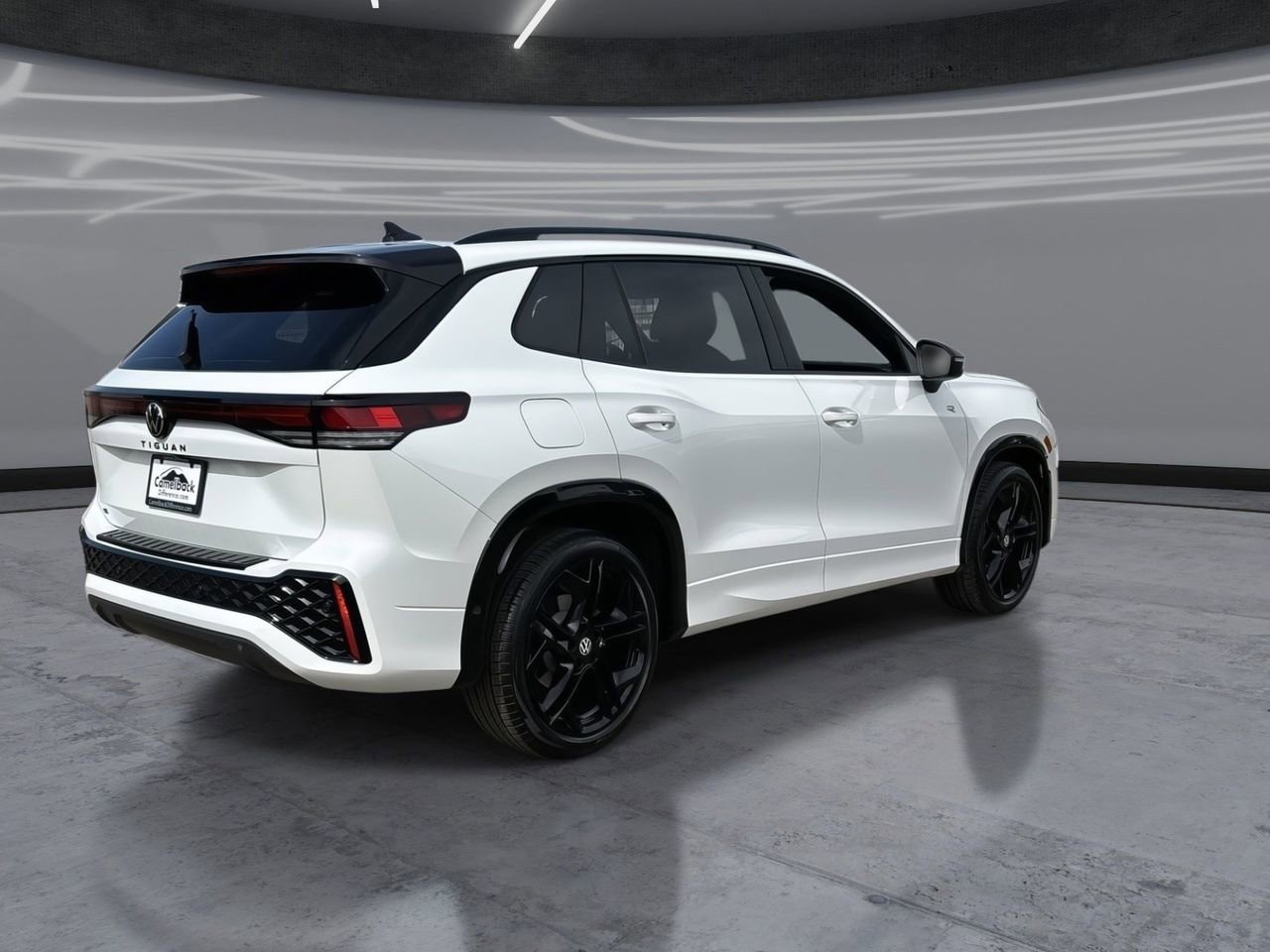 New 2026 Volkswagen Tiguan SE R-Line FWD image 5