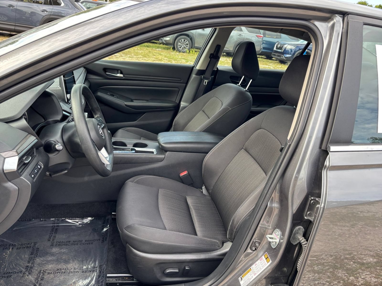 Used 2025 Nissan Altima 2.5 SV FWD image 37