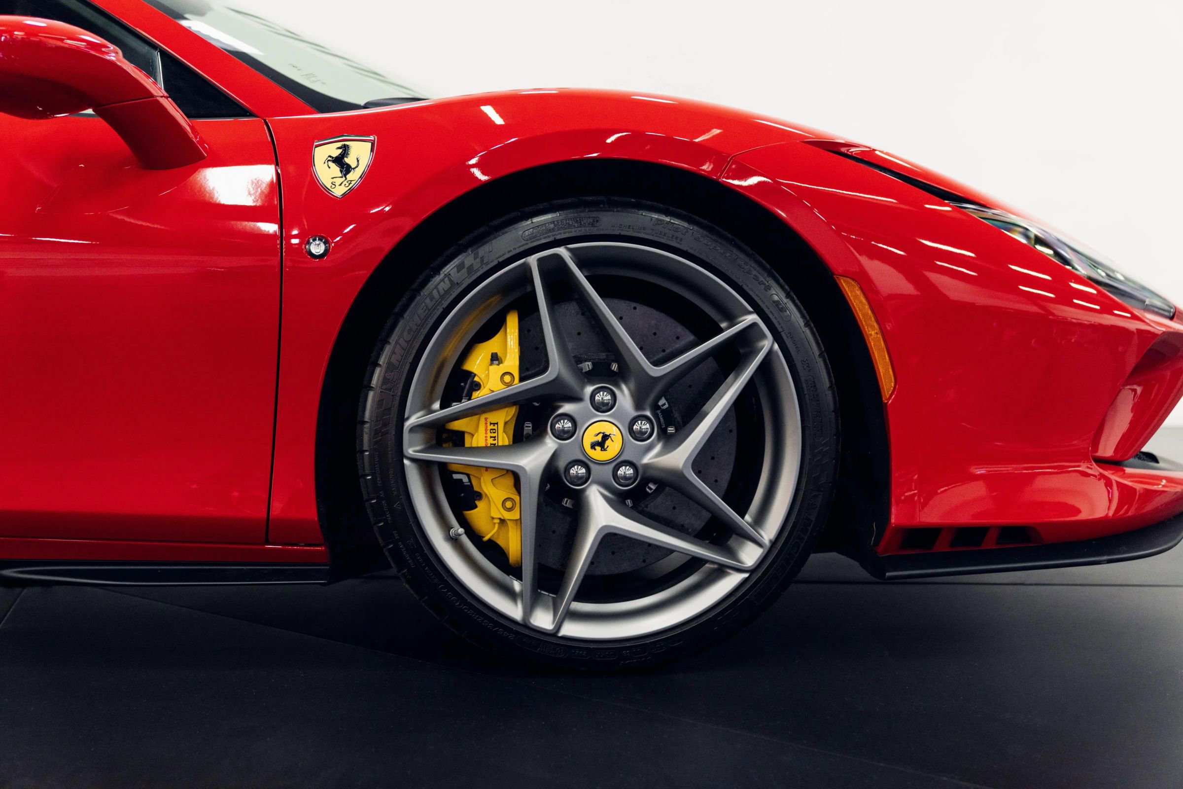 Used 2021 Ferrari F8 Spider image 20