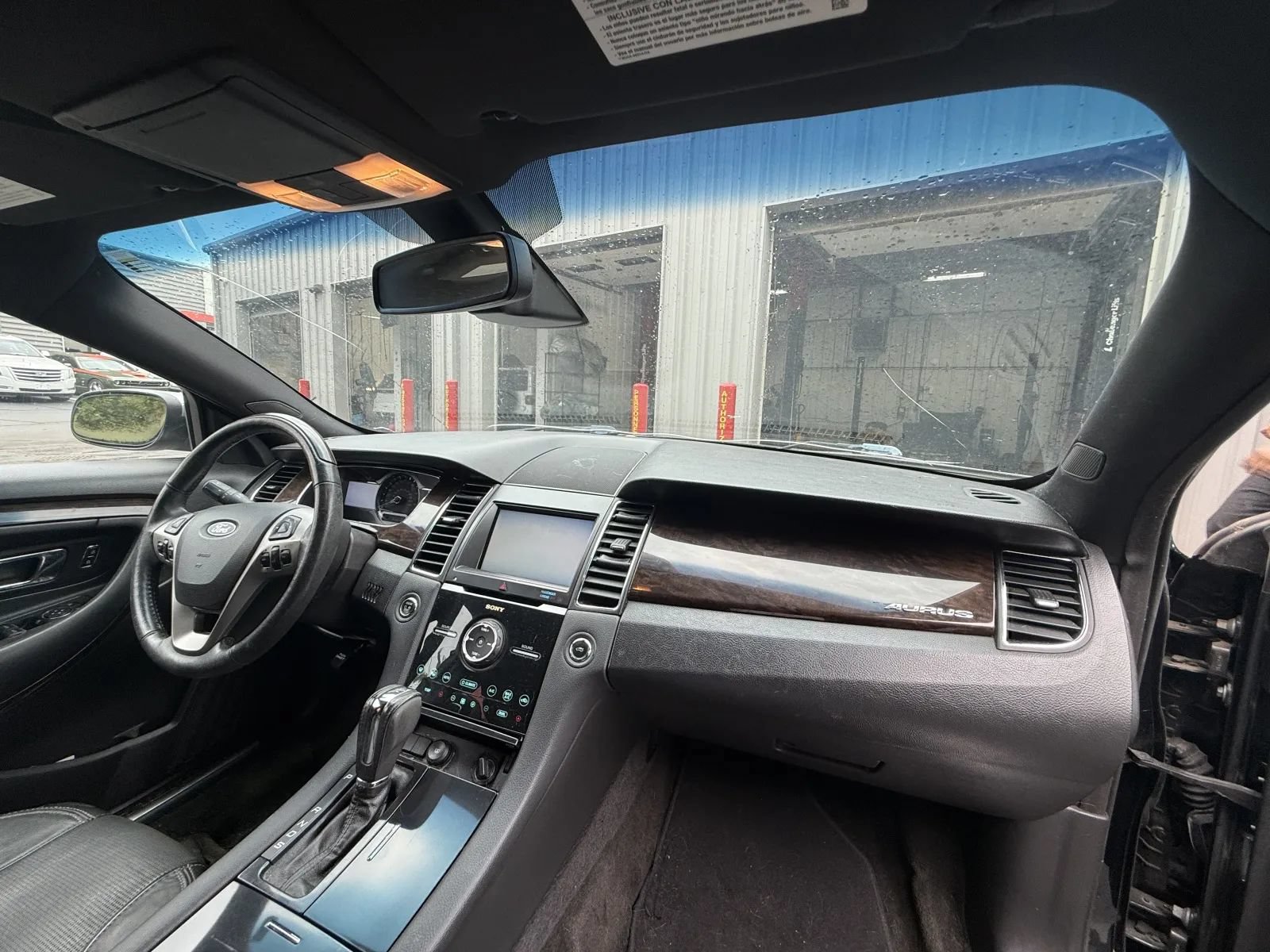 Used 2014 Ford Taurus Limited w/ Equipment Group 301A FWD image 12