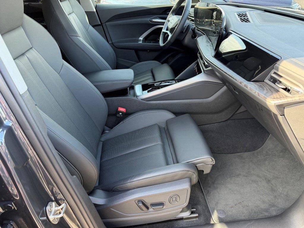 Certified 2025 Audi Q5 Premium Plus image 13