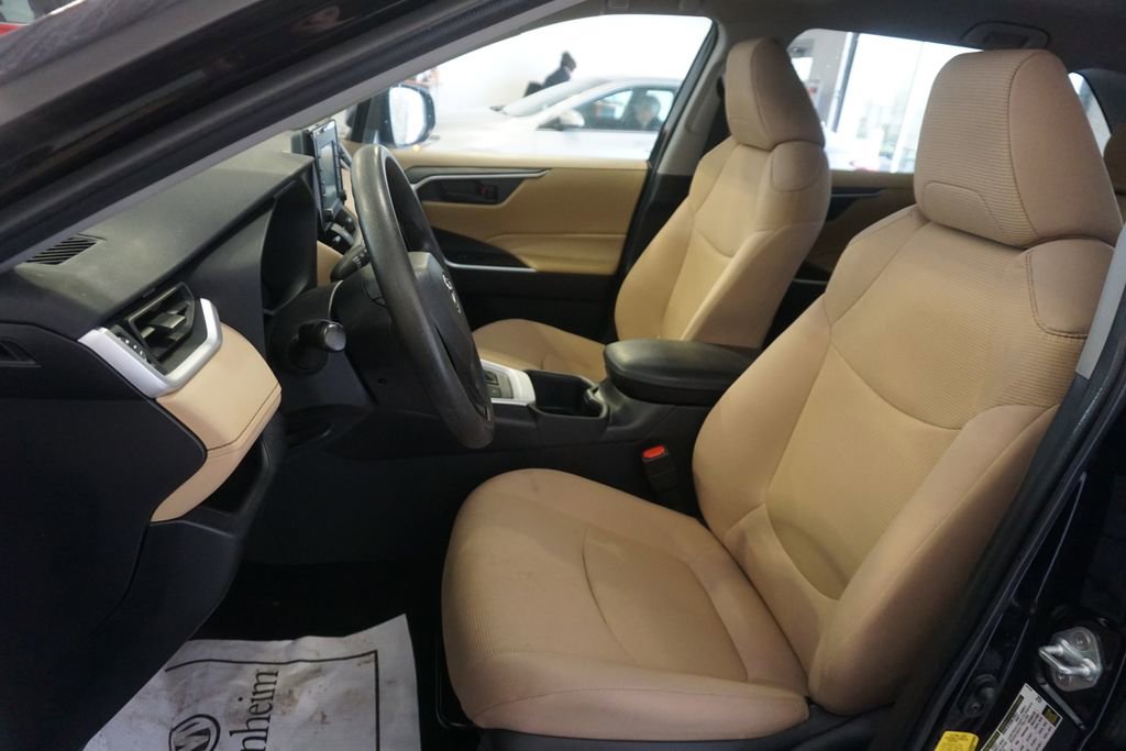 Used 2022 Toyota RAV4 LE AWD/4WD image 14