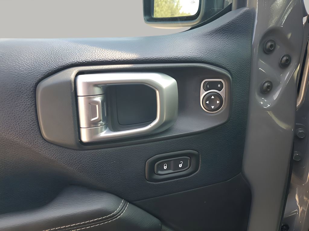 Used 2019 Jeep Wrangler Unlimited Sahara image 27