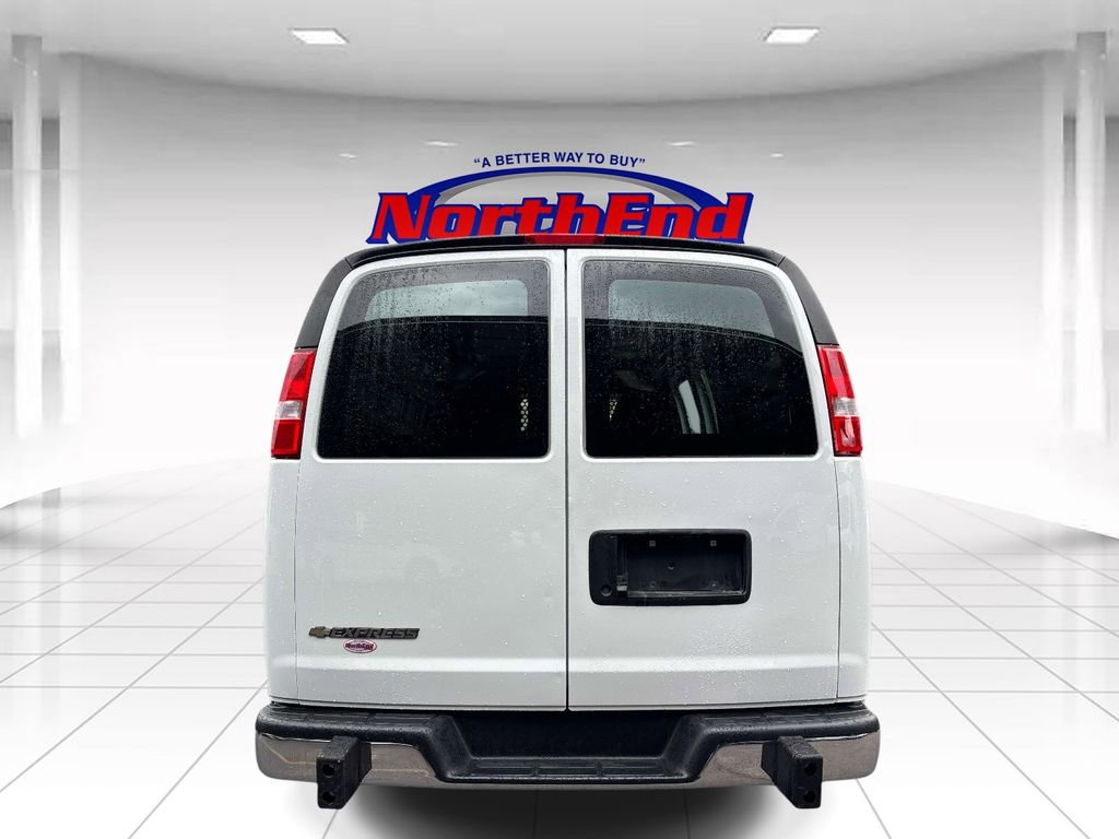 Used 2024 Chevrolet Express 2500 w/ Driver Convenience Package RWD image 4