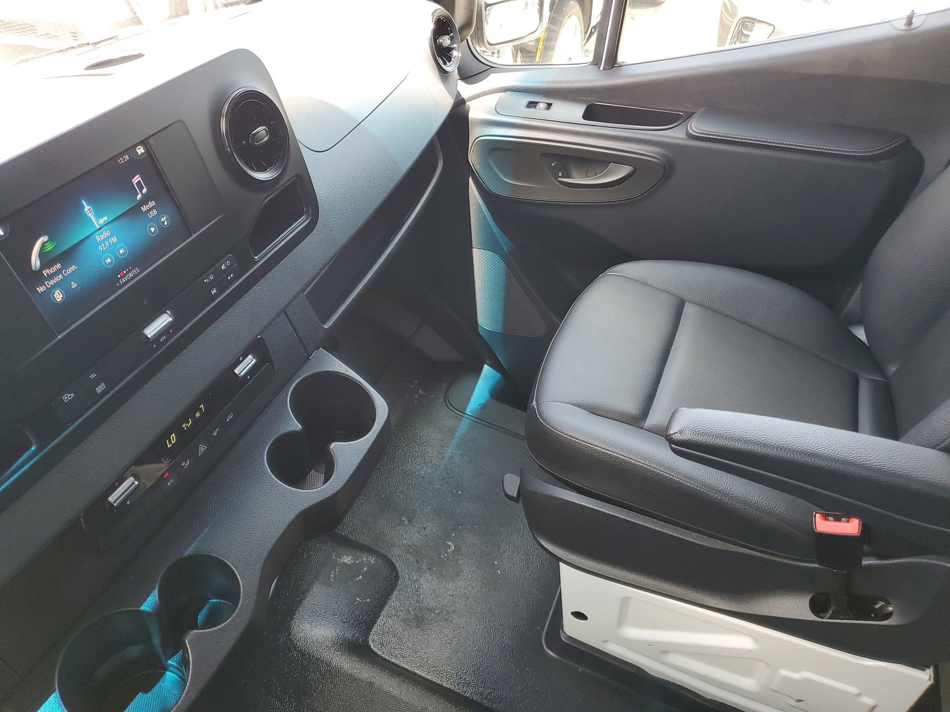 Used 2023 Mercedes-Benz Sprinter 144 Cargo image 22