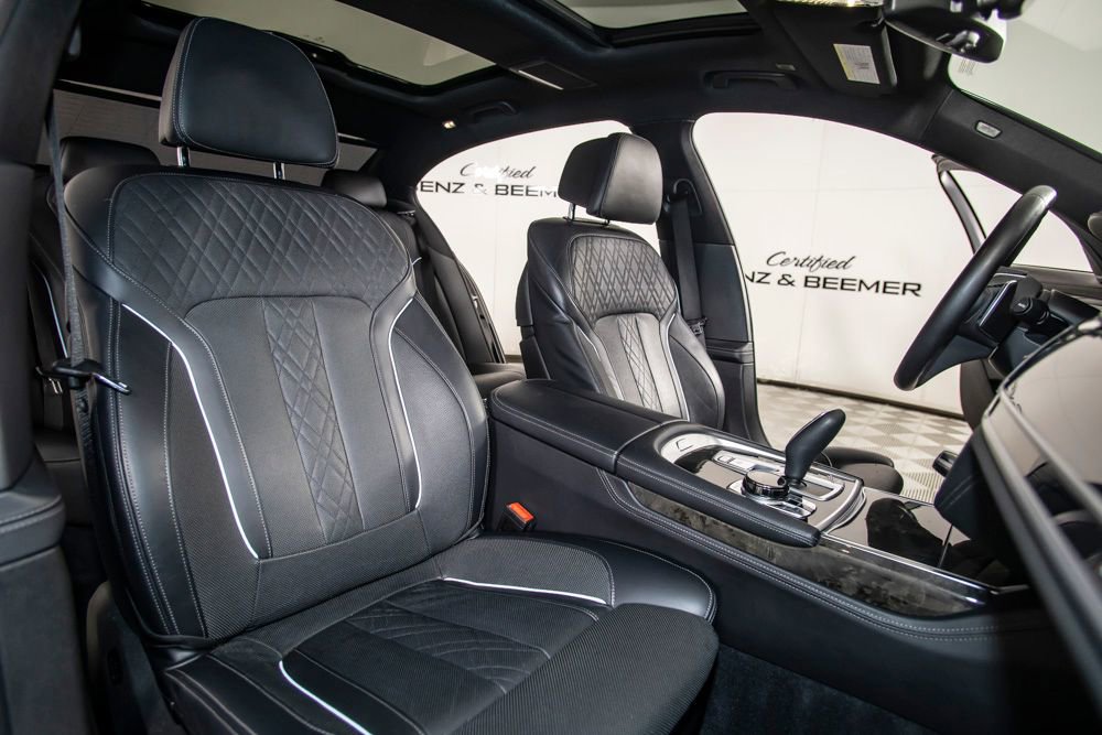 Used 2017 BMW 750i image 19