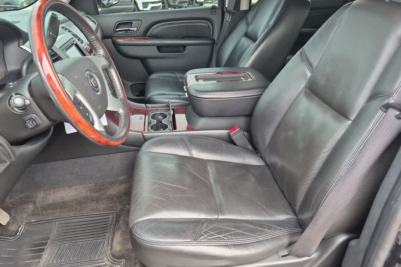 Used 2010 Cadillac Escalade Luxury AWD/4WD image 15