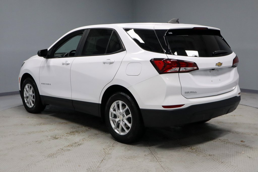 Used 2024 Chevrolet Equinox LS w/ LS Convenience Package image 8