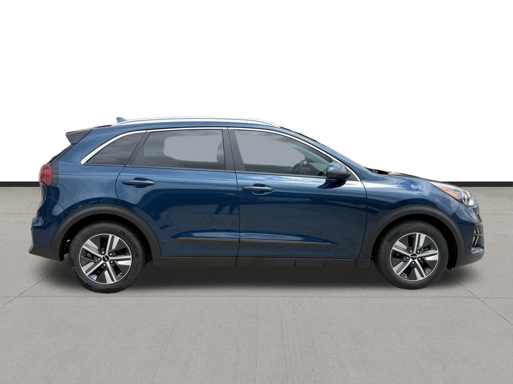 Certified 2022 Kia Niro LXS FWD image 4