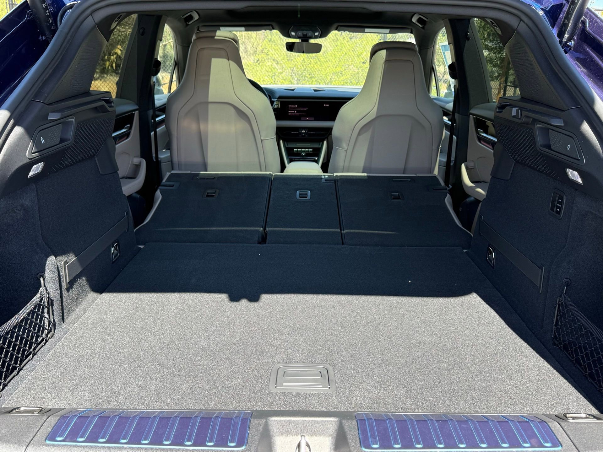 Used 2025 Porsche Macan Electric image 34