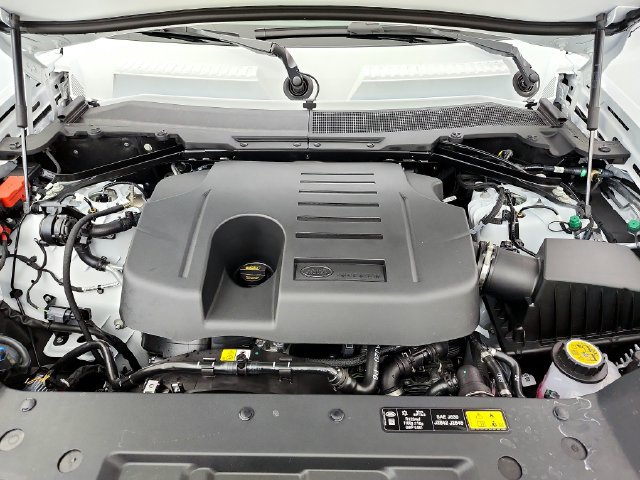 New 2026 Land Rover Defender 130 X-Dynamic SE AWD/4WD image 32