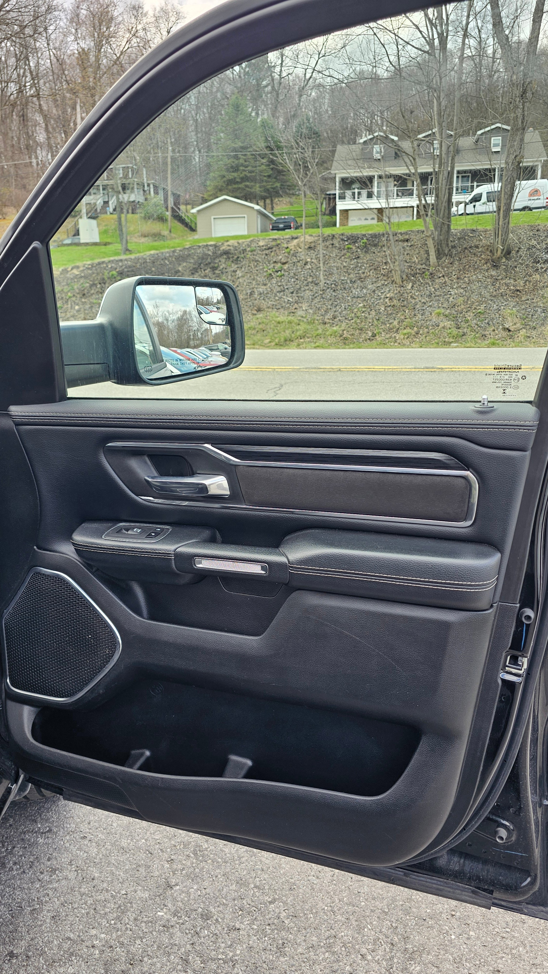 Used 2024 RAM 1500 Laramie AWD/4WD image 8
