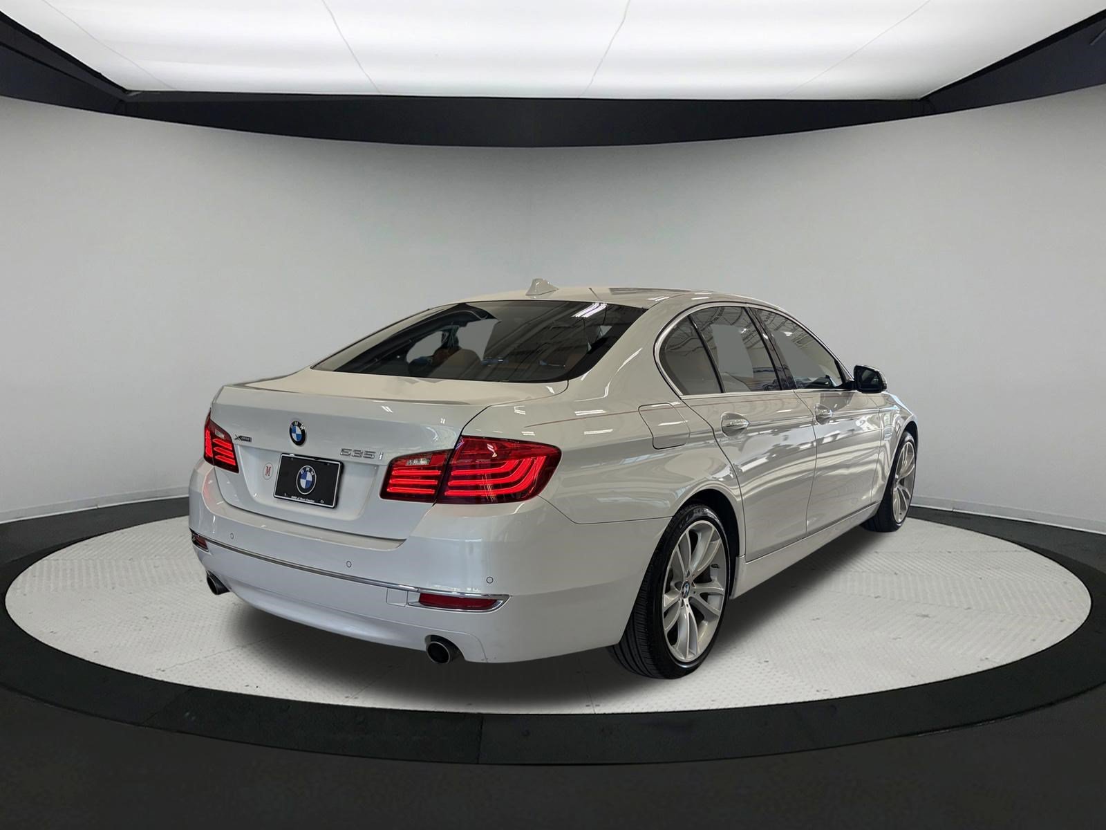 Used 2016 BMW 535i xDrive Sedan AWD/4WD image 6