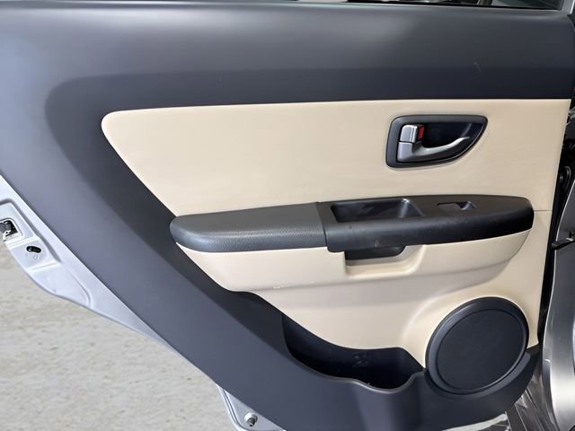 Used 2010 Kia Soul ! FWD image 27