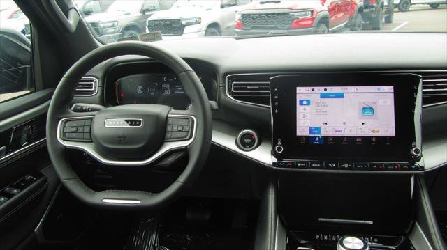 Certified 2025 Jeep Wagoneer L Series III w/ Premium Group I AWD/4WD image 14