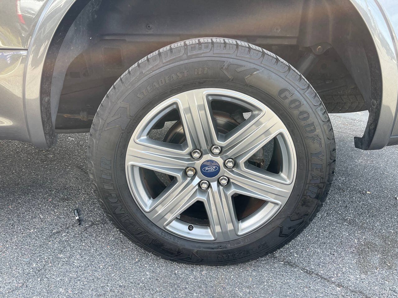Used 2019 Ford F150 Lariat w/ Equipment Group 502A Luxury AWD/4WD image 14
