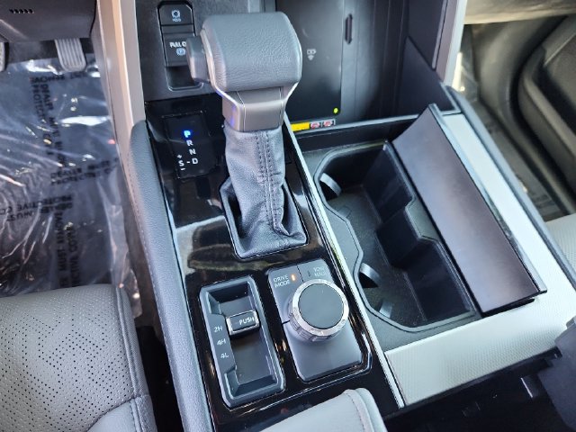 Used 2025 Toyota Sequoia Limited w/ Tow Technology Package AWD/4WD image 18