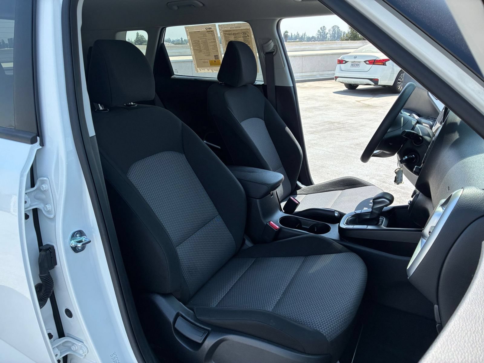 Used 2025 Kia Soul LX w/ LX Technology Package FWD image 33