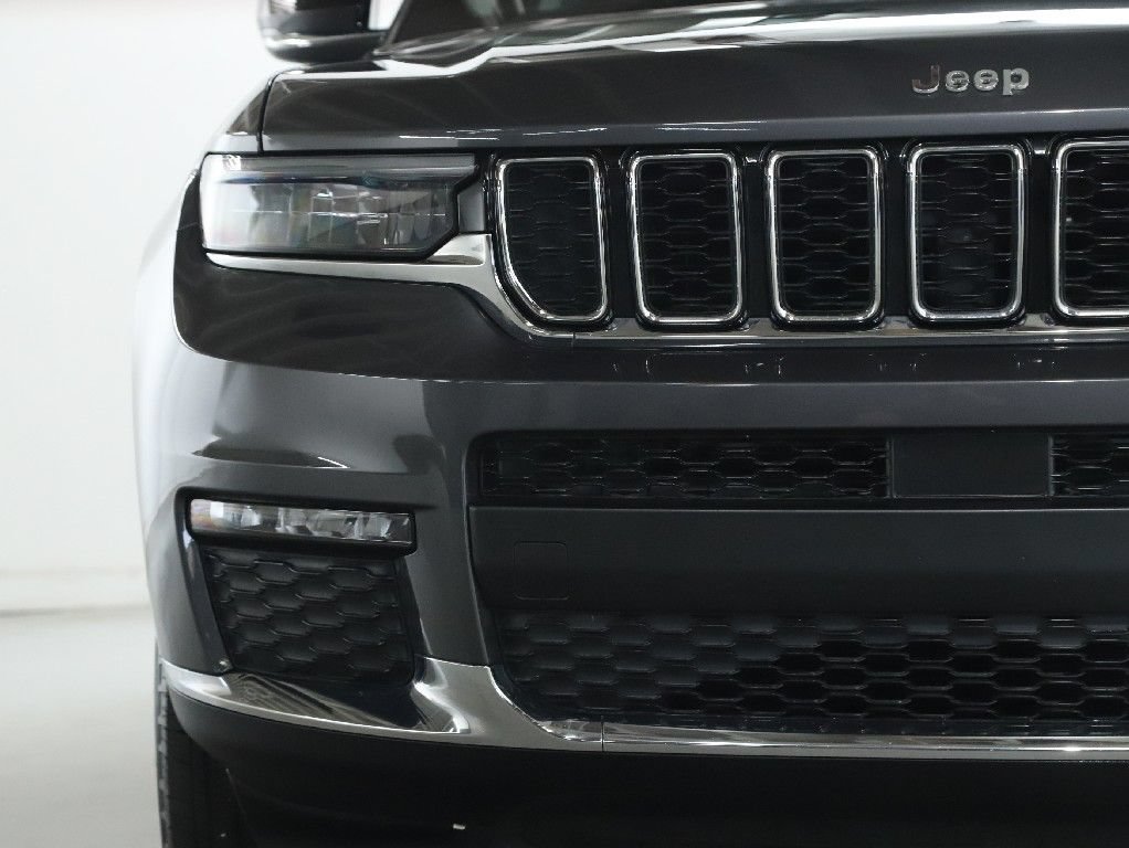 Used 2023 Jeep Grand Cherokee L Limited AWD/4WD image 7