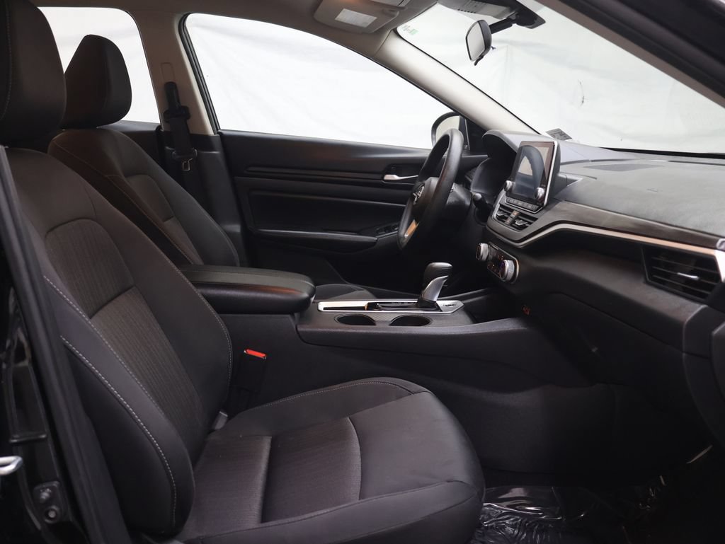 Used 2025 Nissan Altima 2.5 SV FWD image 10