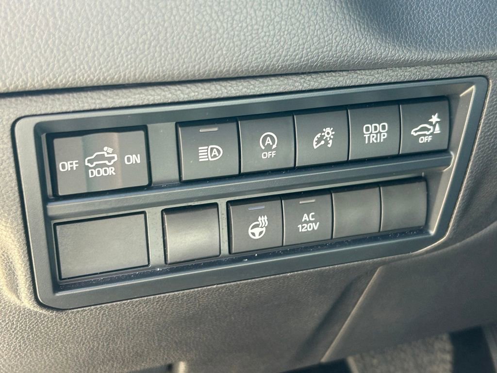 Used 2025 Toyota Tundra Limited AWD/4WD image 28