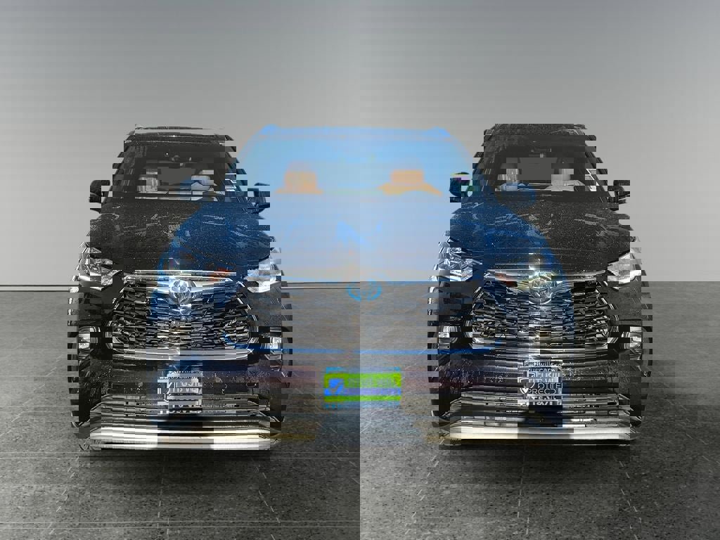 Used 2020 Toyota Highlander Platinum image 2