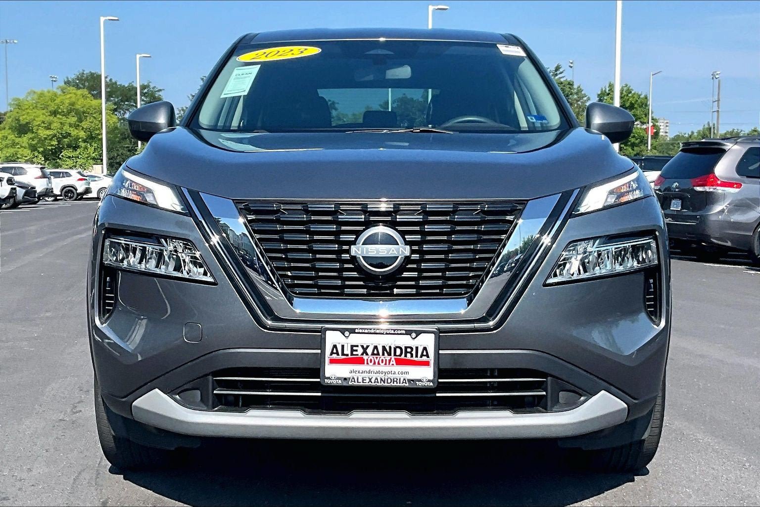 Used 2023 Nissan Rogue SV AWD/4WD image 3