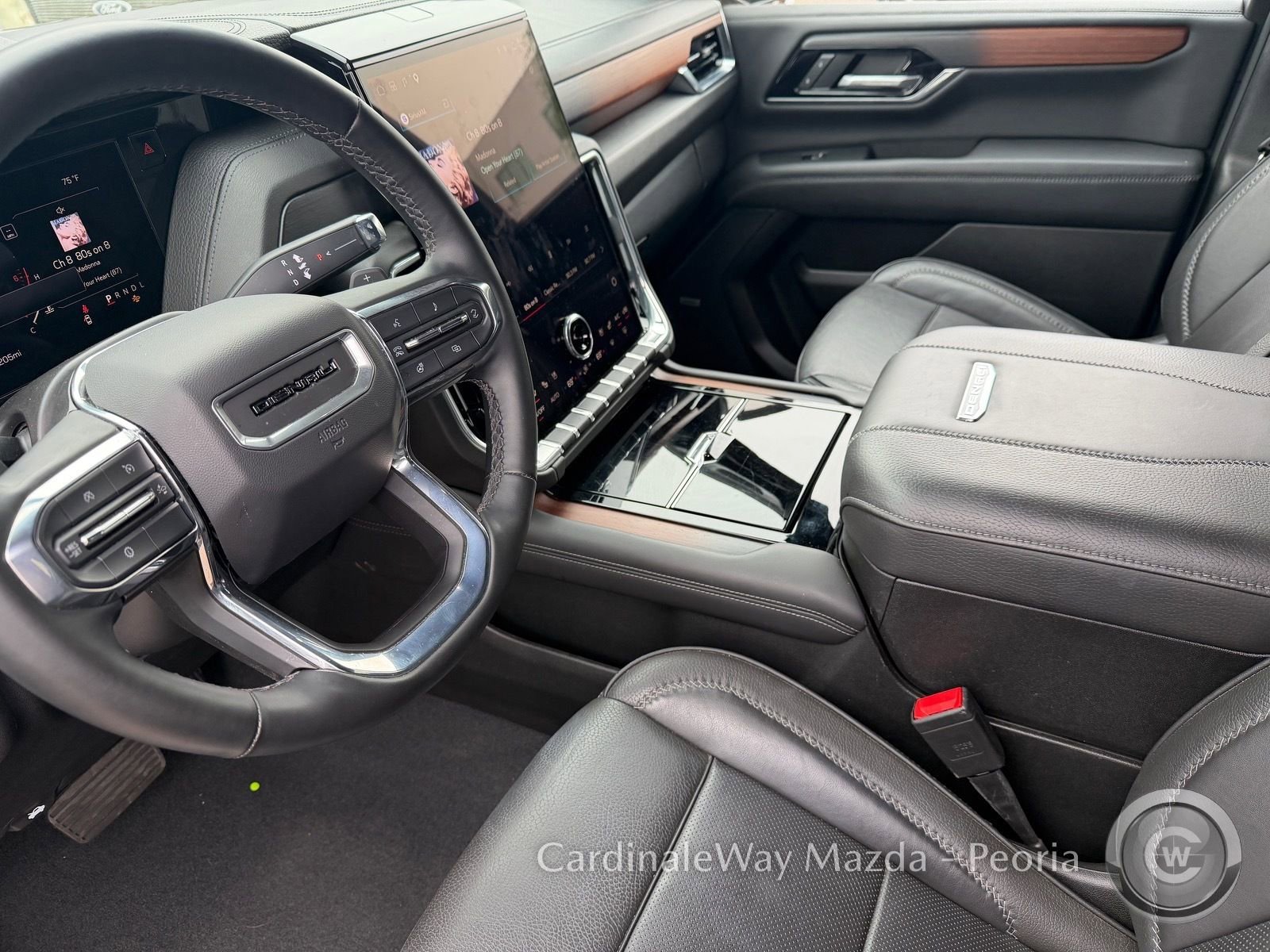 Used 2025 GMC Yukon XL Denali AWD/4WD image 15