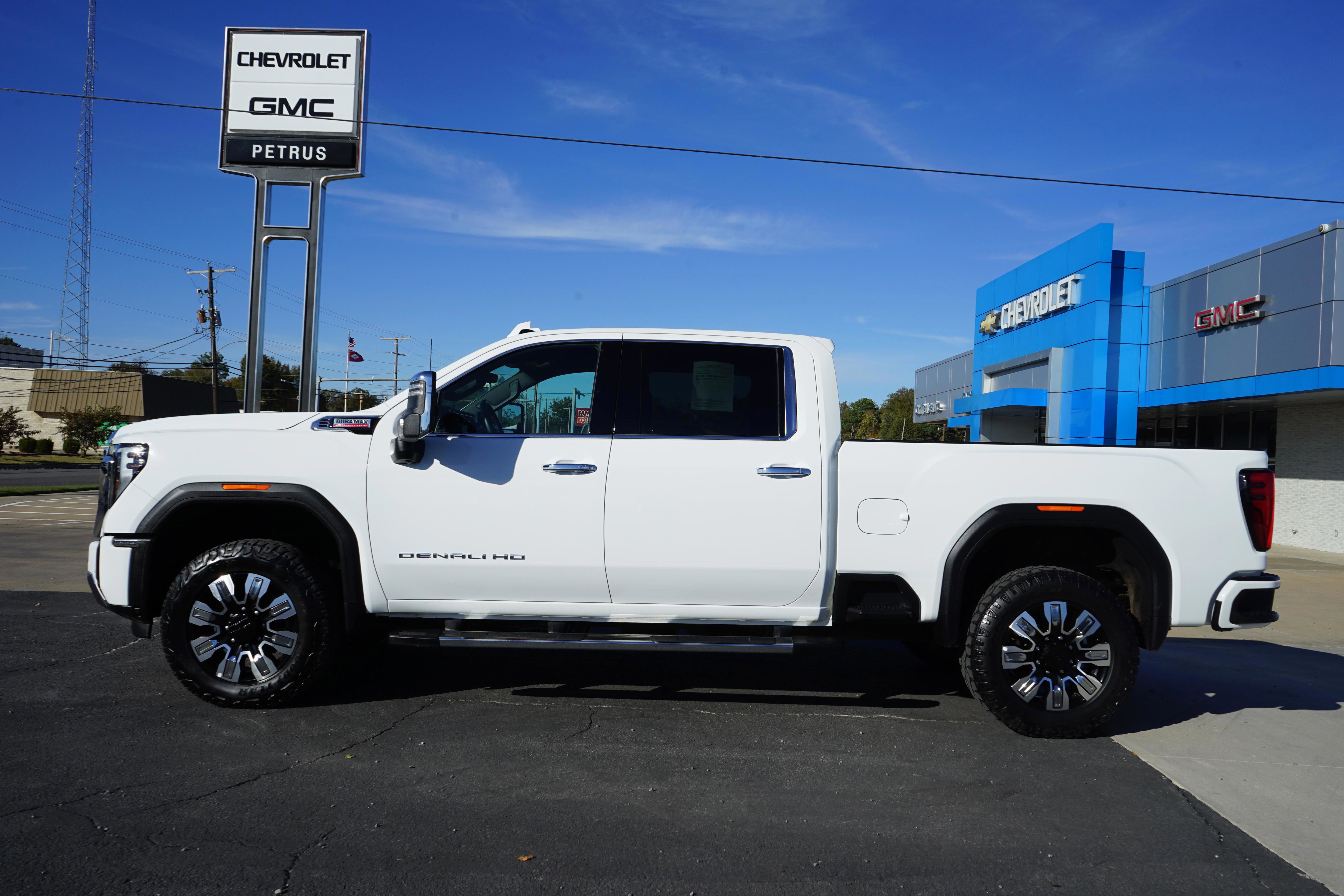 Used 2025 GMC Sierra 2500 Denali w/ Max Trailering Package image 2