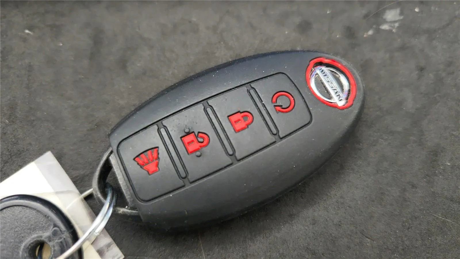 Used 2017 Nissan Titan SV AWD/4WD image 21