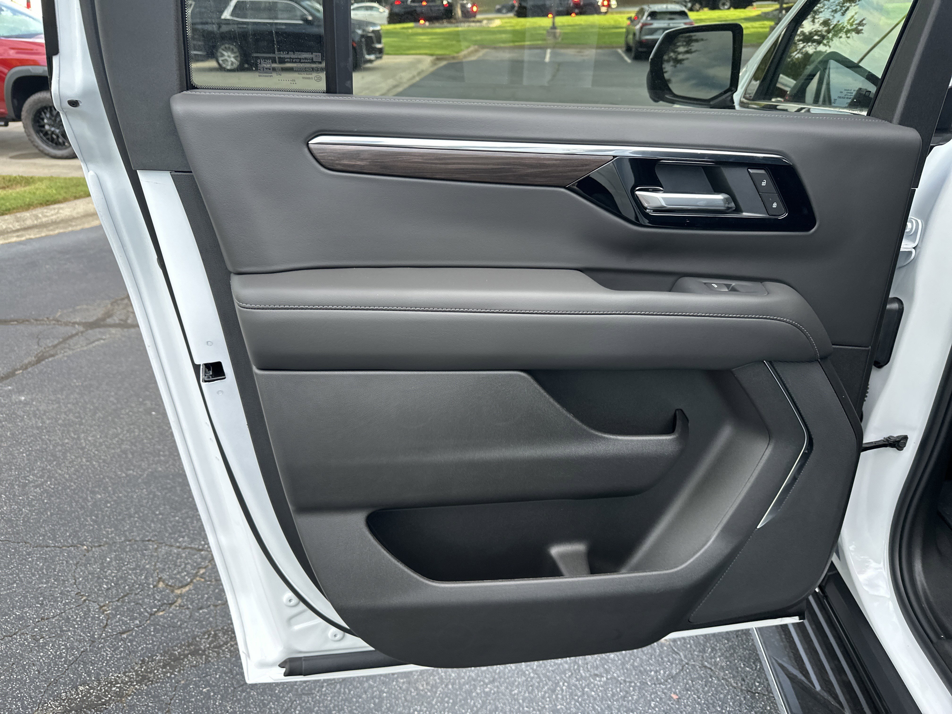 New 2025 Chevrolet Suburban LS RWD image 18
