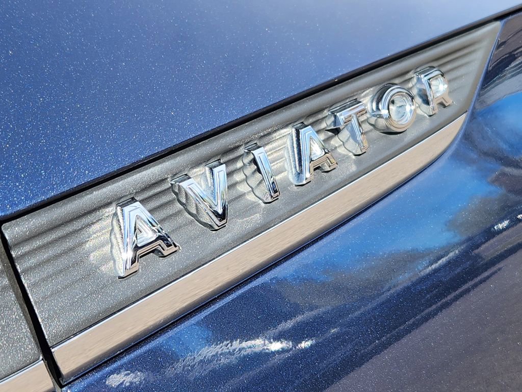 Used 2020 Lincoln Aviator Reserve w/ Equipment Group 202A image 11
