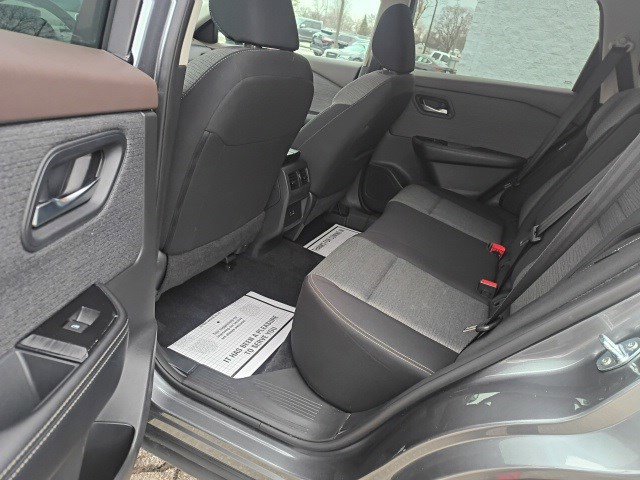 Used 2023 Nissan Rogue SV image 13