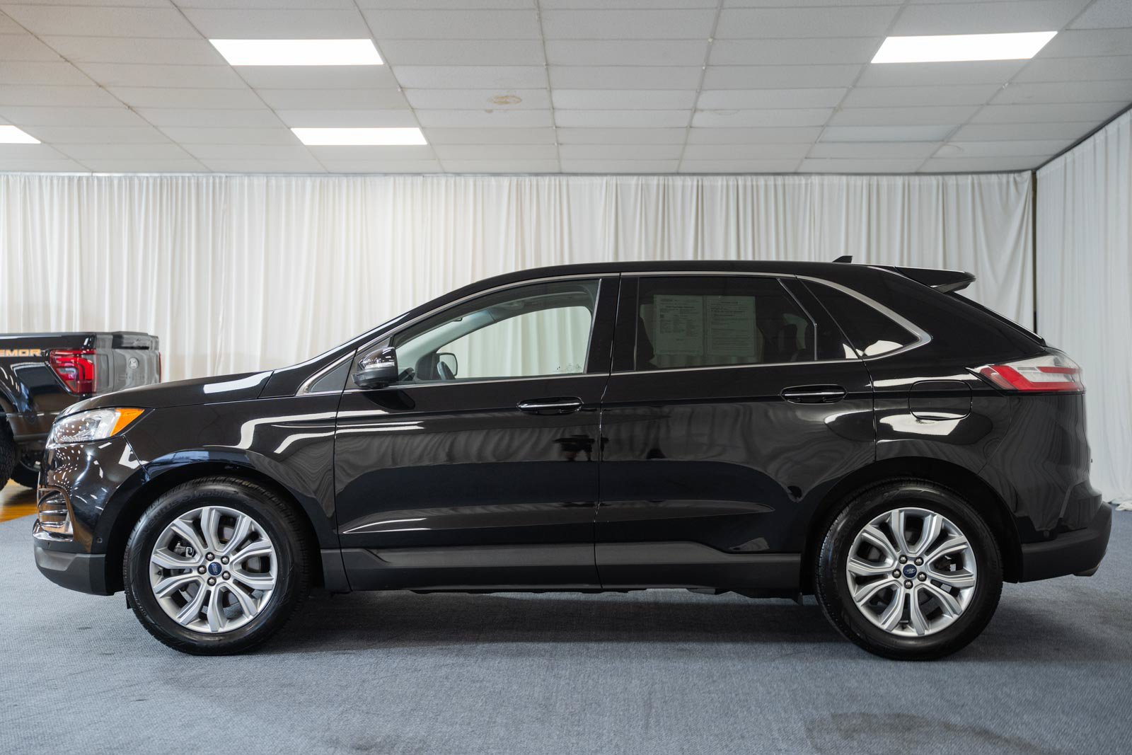 Used 2020 Ford Edge Titanium w/ Equipment Group 301A AWD/4WD image 5