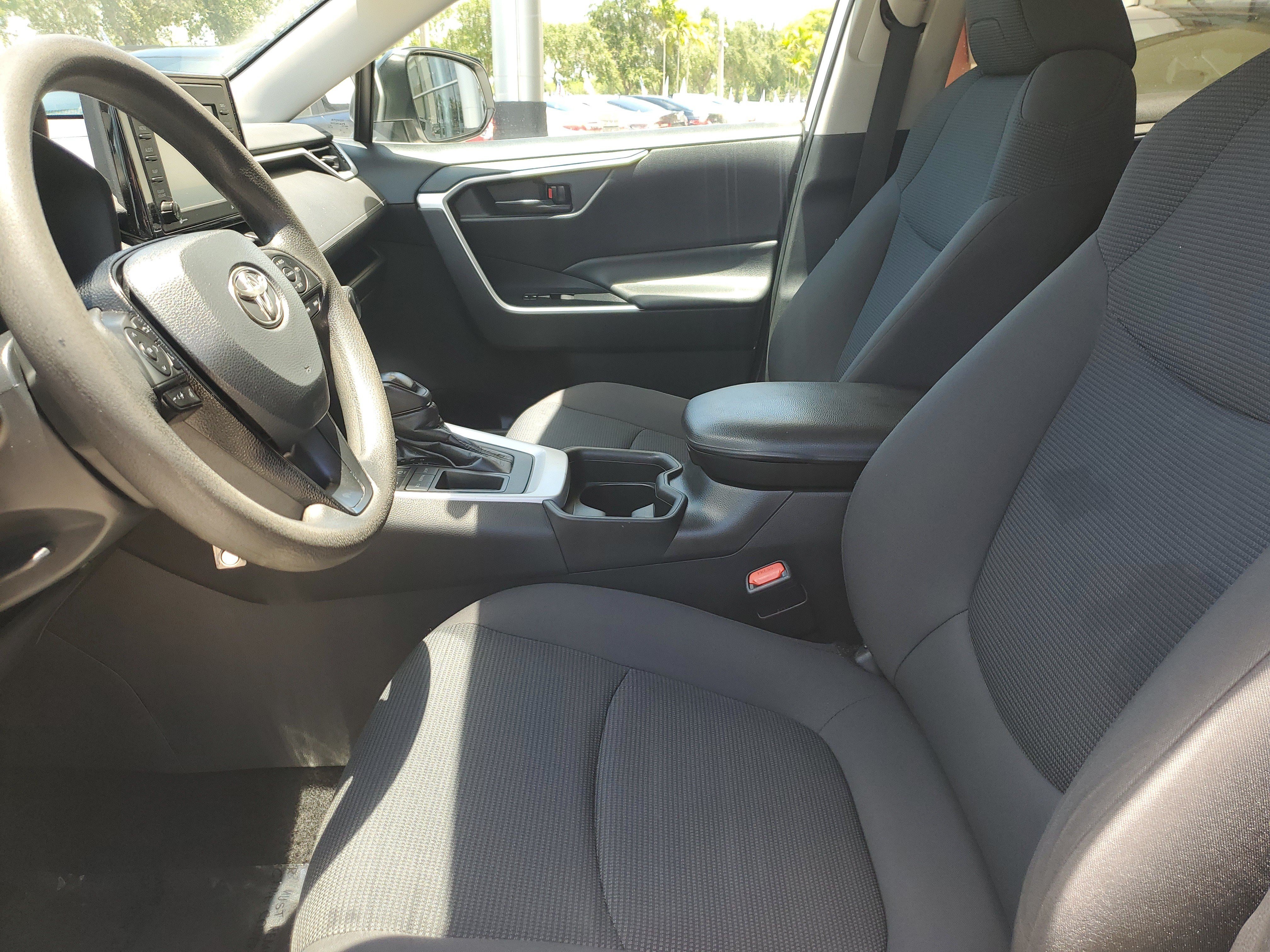 Used 2021 Toyota RAV4 LE FWD image 17