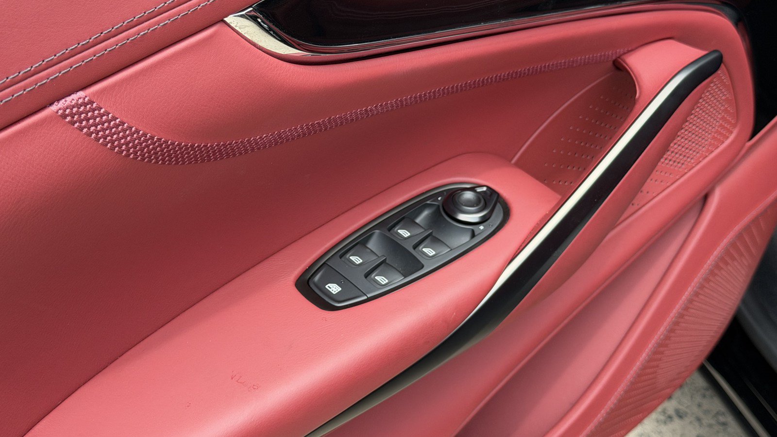 Used 2026 Aston Martin DBX 707 AWD/4WD image 18