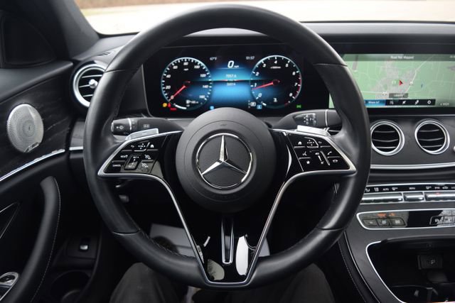 Used 2022 Mercedes-Benz E 350 4MATIC Sedan image 4
