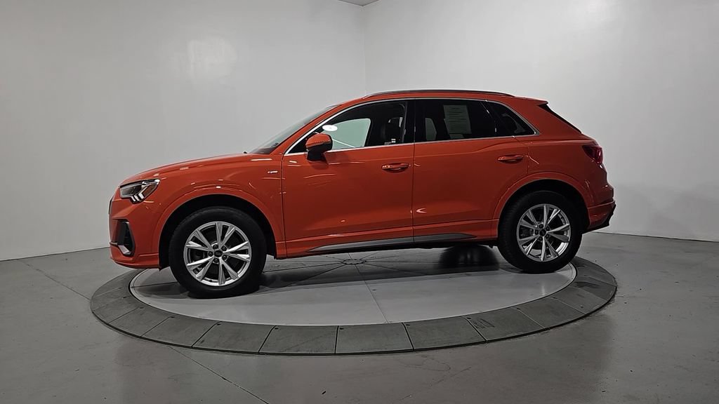 Used 2024 Audi Q3 2.0T Premium Plus w/ Premium Plus Package AWD/4WD image 2