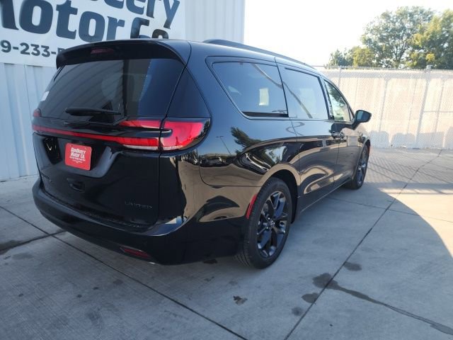 New 2026 Chrysler Pacifica Limited w/ S Appearance Package image 18