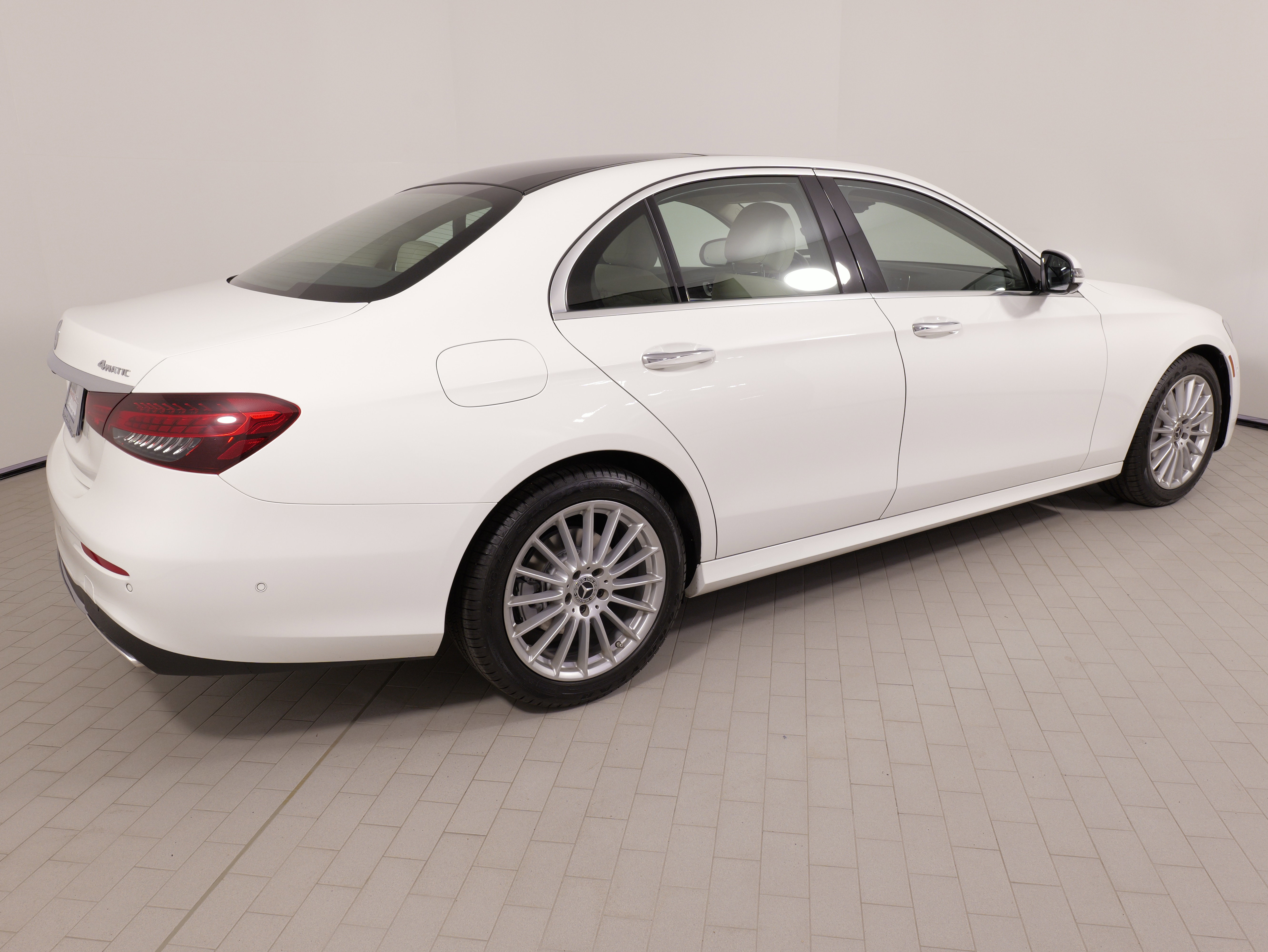 Used 2021 Mercedes-Benz E 350 4MATIC Sedan w/ Premium Package image 10