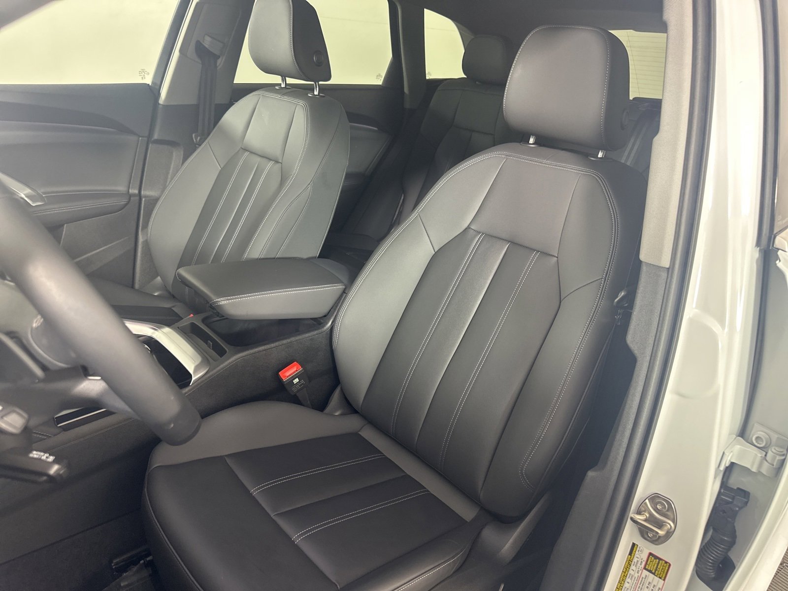 Certified 2025 Audi Q5 2.0T Premium Plus w/ Premium Plus image 11