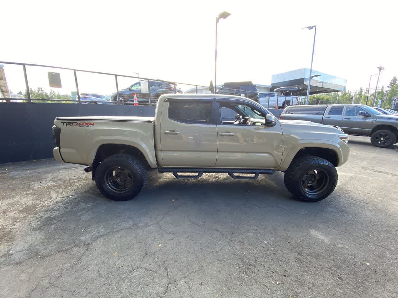Used 2016 Toyota Tacoma TRD Sport w/ Towing Package AWD/4WD image 7