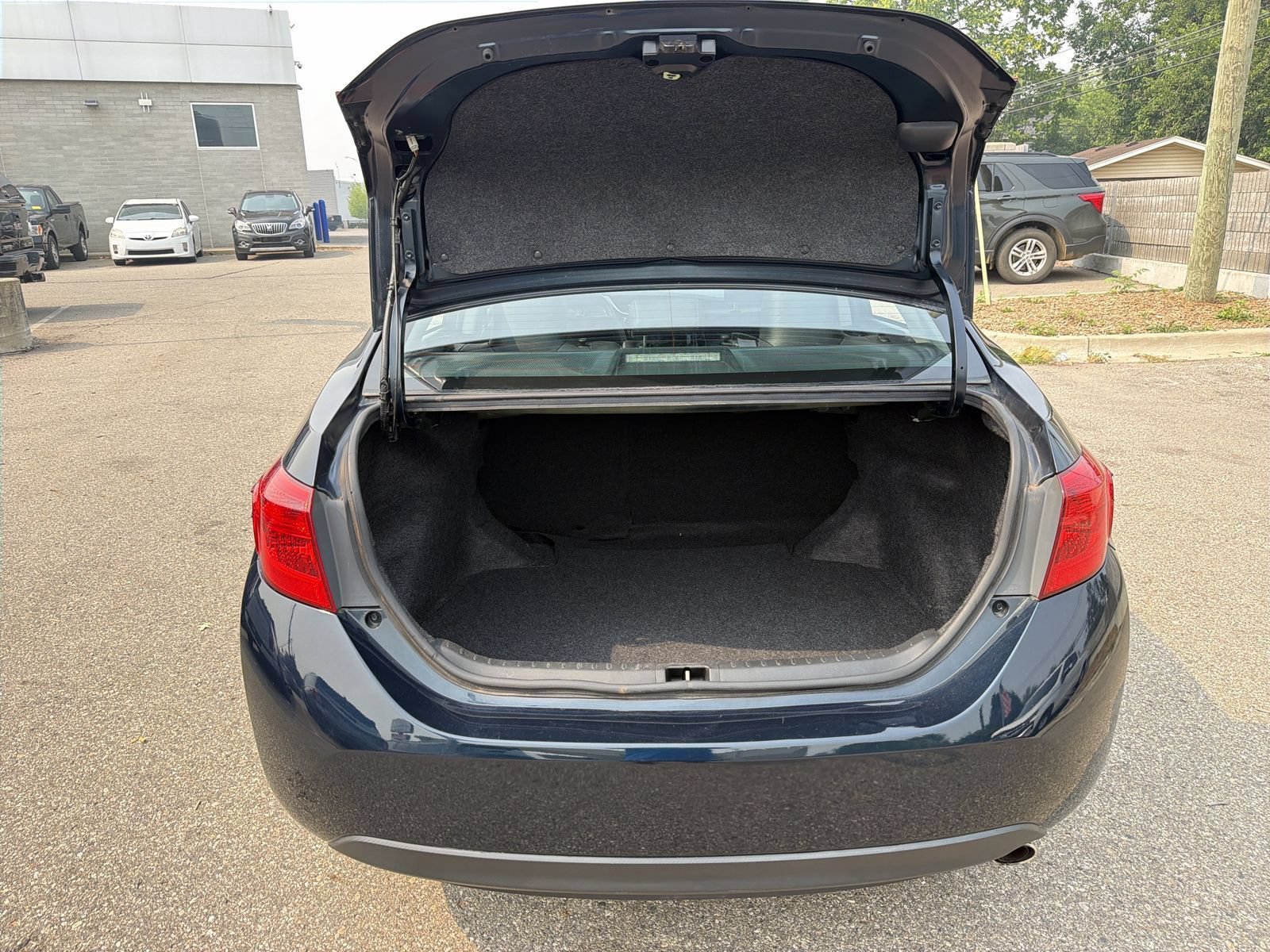 Used 2017 Toyota Corolla SE w/ Carpet Mat Package (TMS) FWD image 32